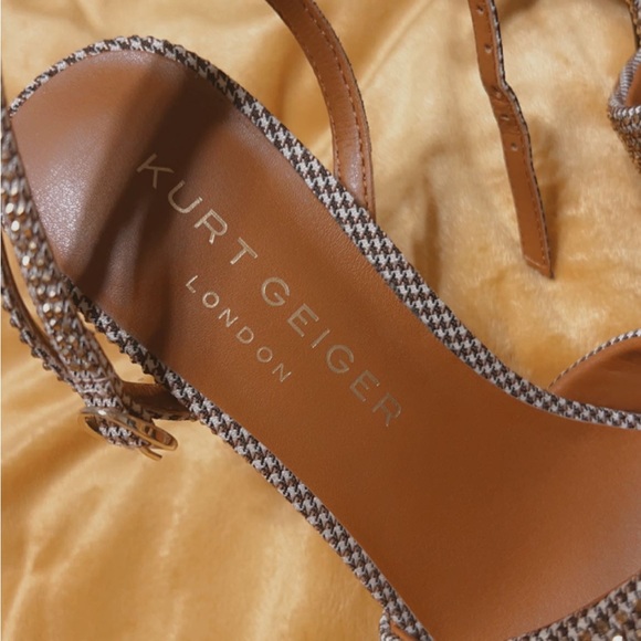 Kurt Geiger shoe size 36 new never worn gold heels - Picture 3 of 4